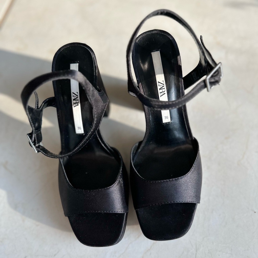 Zara strap heels / Black size 6
